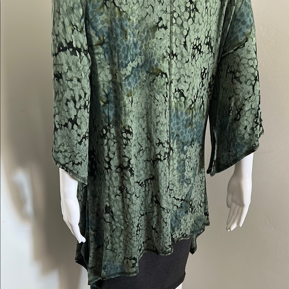 Dunia, Woman’s Size XL Asymmetrical Green Tunic Top - Picture 8 of 10